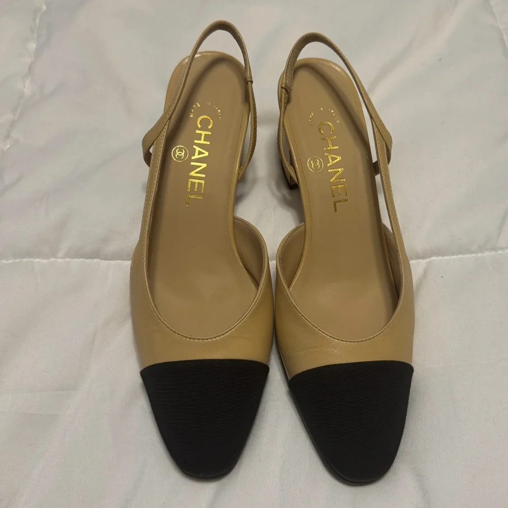 CHANEL Two-Tone Beige and Black Slingback Heels